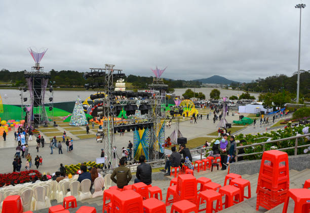 DAY 2 <br>강변 정원 축제